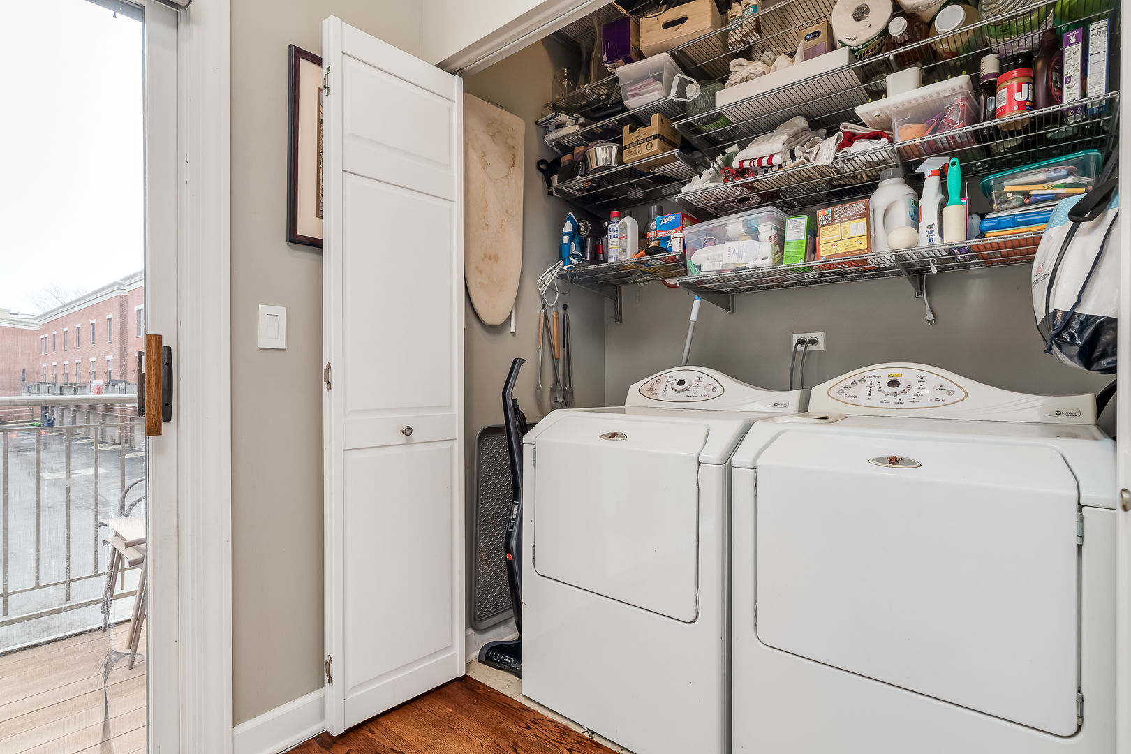 847 North May Street Chicago, IL 60642 - Photo 26 of 32 a utility room with dryer and washer