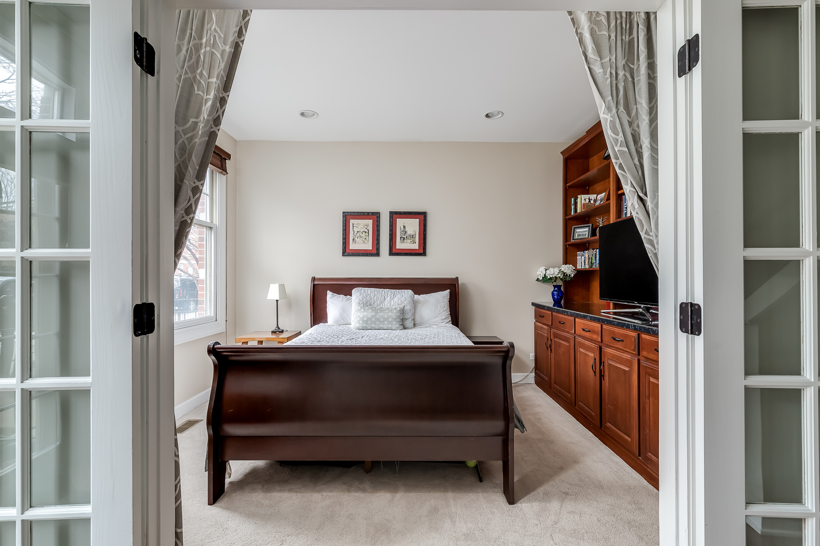 847 North May Street Chicago, IL 60642 - Photo 5 of 32 a bedroom with a bed and a window