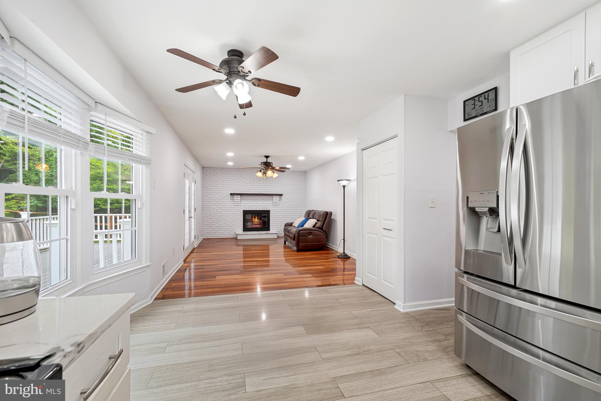 28 Redding Ridge Drive Gaithersburg, MD 20878 - Photo 9 of 32 Breakfast area!