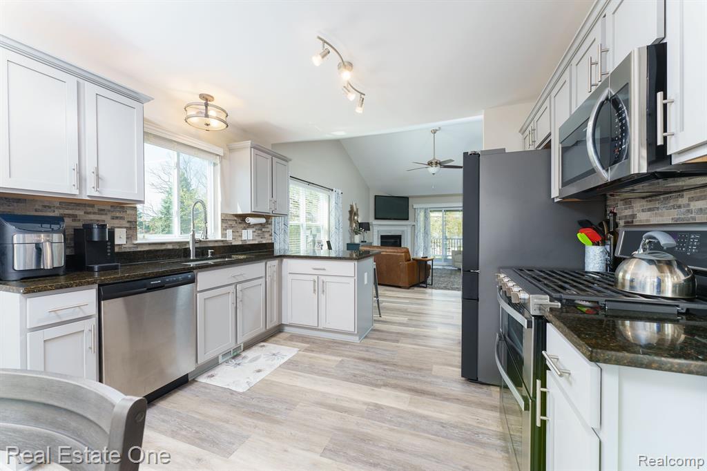 820 Nelson's Ridge Drive Howell, MI 48843 - Photo 14 of 33