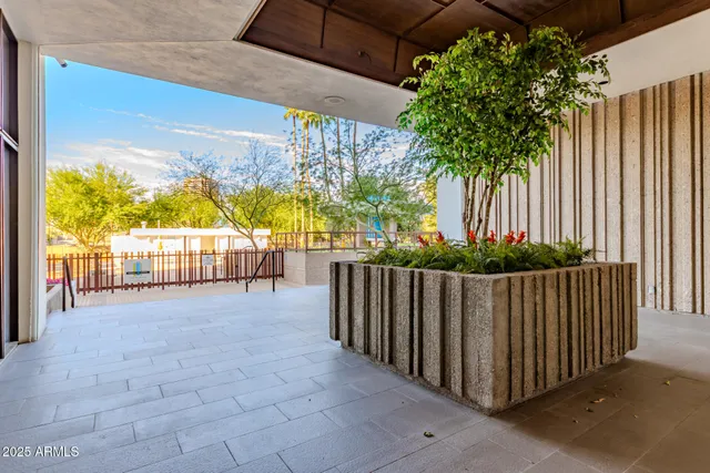 a view of a wrought fence