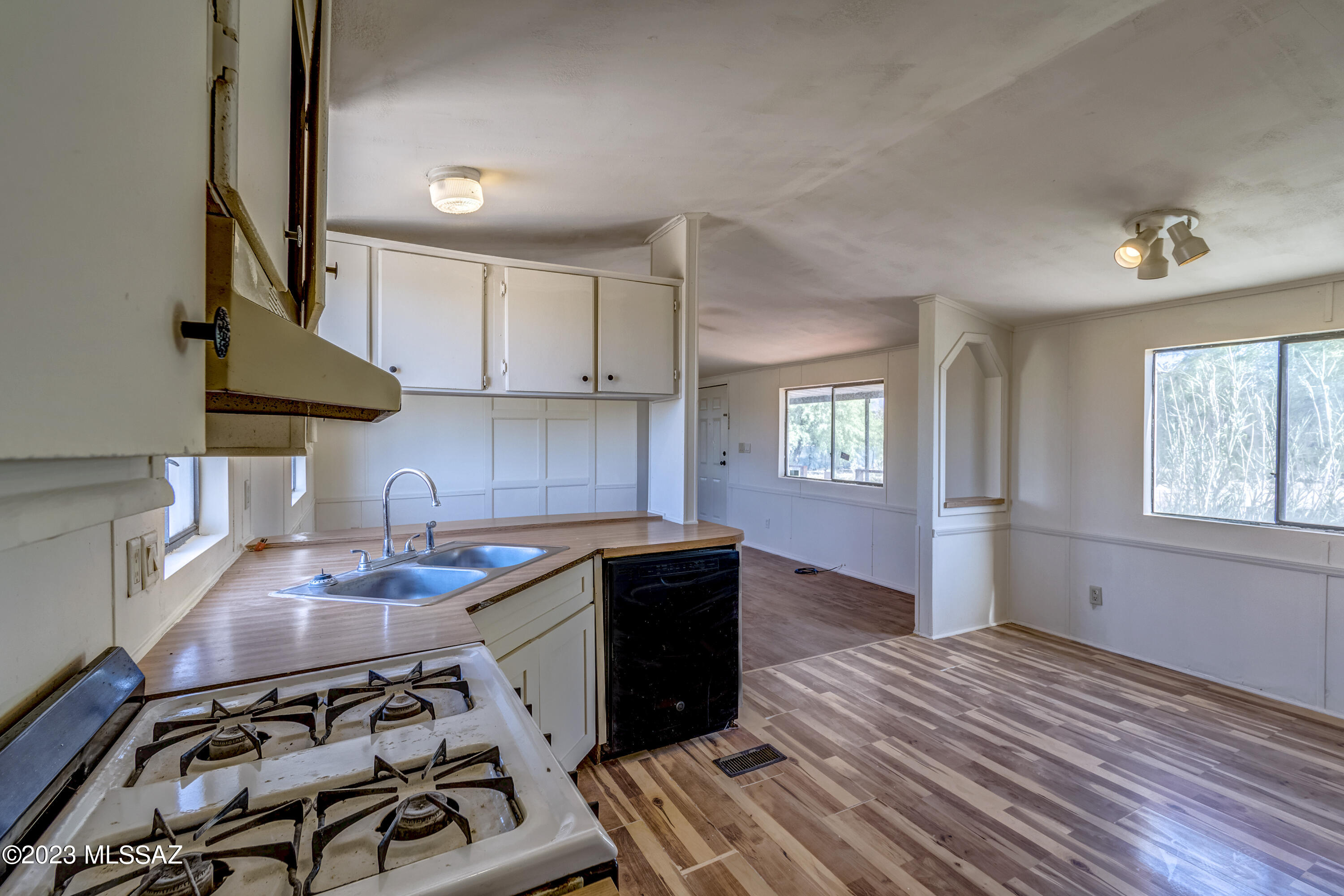 12190 West Camper Road Tucson, AZ 85743 - Photo 11 of 27