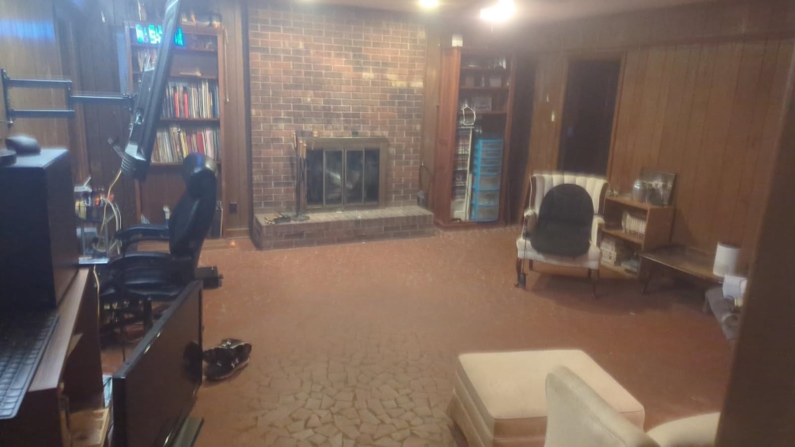 1026 Wingfield Road Memphis, TN 38122 - Photo 14 of 19 a bathroom with a toilet