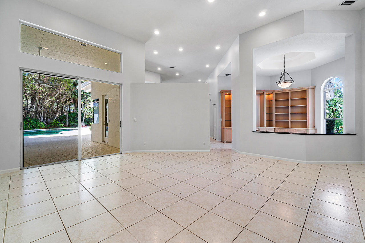 2835 Northwest 45th Street Boca Raton, FL 33434 - Photo 11 of 46 010-2835NW45thSt-BocaRaton-FL-small