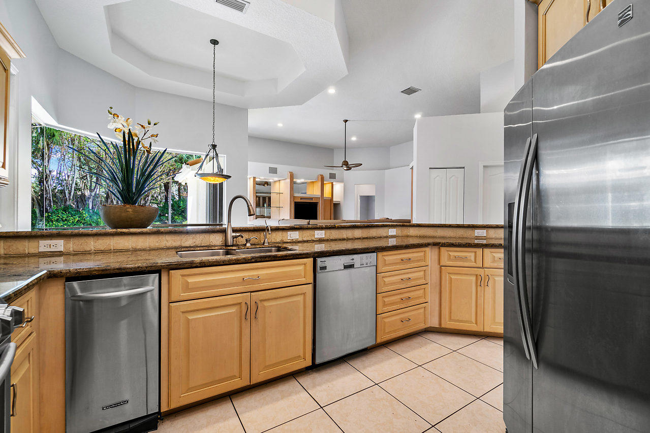 2835 Northwest 45th Street Boca Raton, FL 33434 - Photo 13 of 46 012-2835NW45thSt-BocaRaton-FL-small