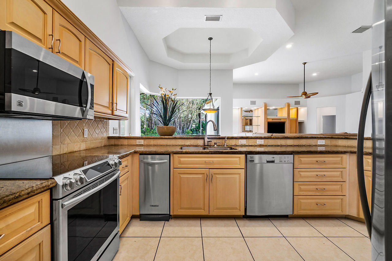 2835 Northwest 45th Street Boca Raton, FL 33434 - Photo 15 of 46 014-2835NW45thSt-BocaRaton-FL-small