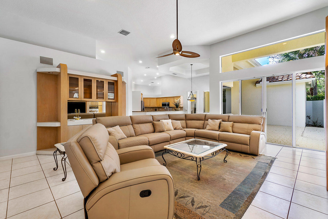 2835 Northwest 45th Street Boca Raton, FL 33434 - Photo 17 of 46 016-2835NW45thSt-BocaRaton-FL-small