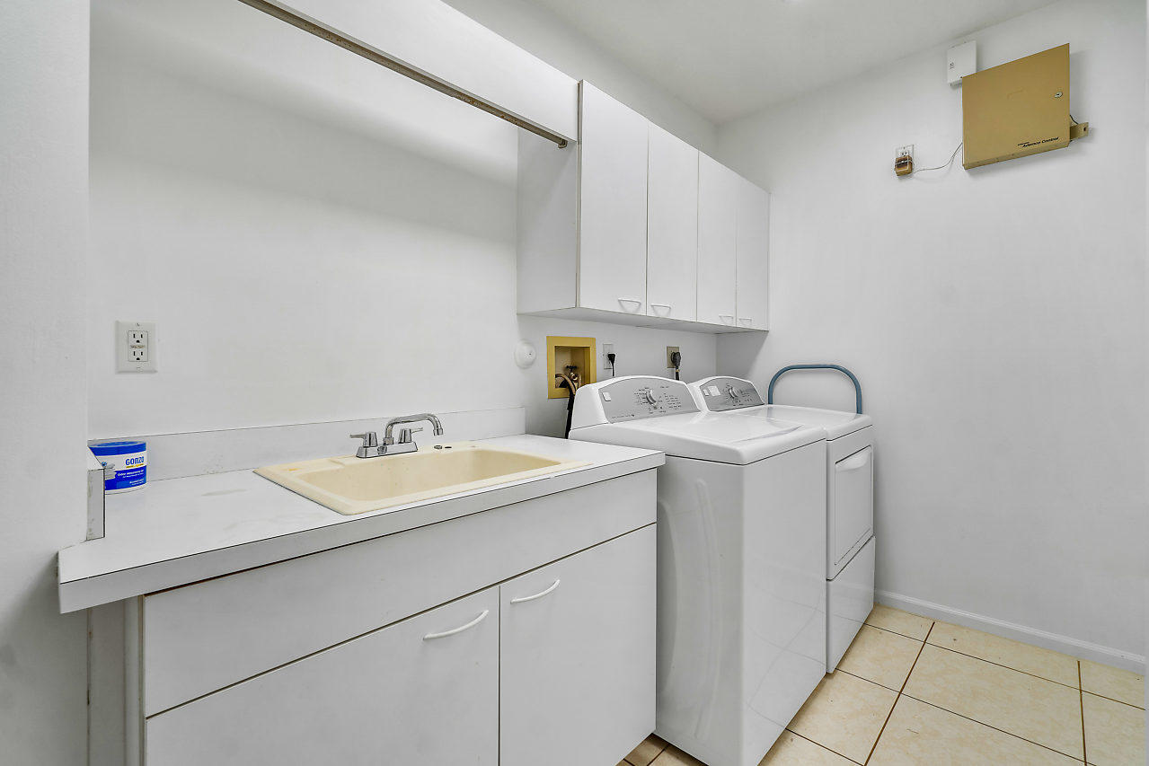 2835 Northwest 45th Street Boca Raton, FL 33434 - Photo 33 of 46 032-2835NW45thSt-BocaRaton-FL-small