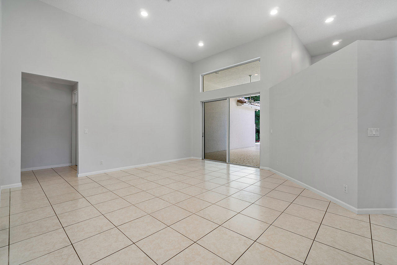 2835 Northwest 45th Street Boca Raton, FL 33434 - Photo 10 of 46 009-2835NW45thSt-BocaRaton-FL-small