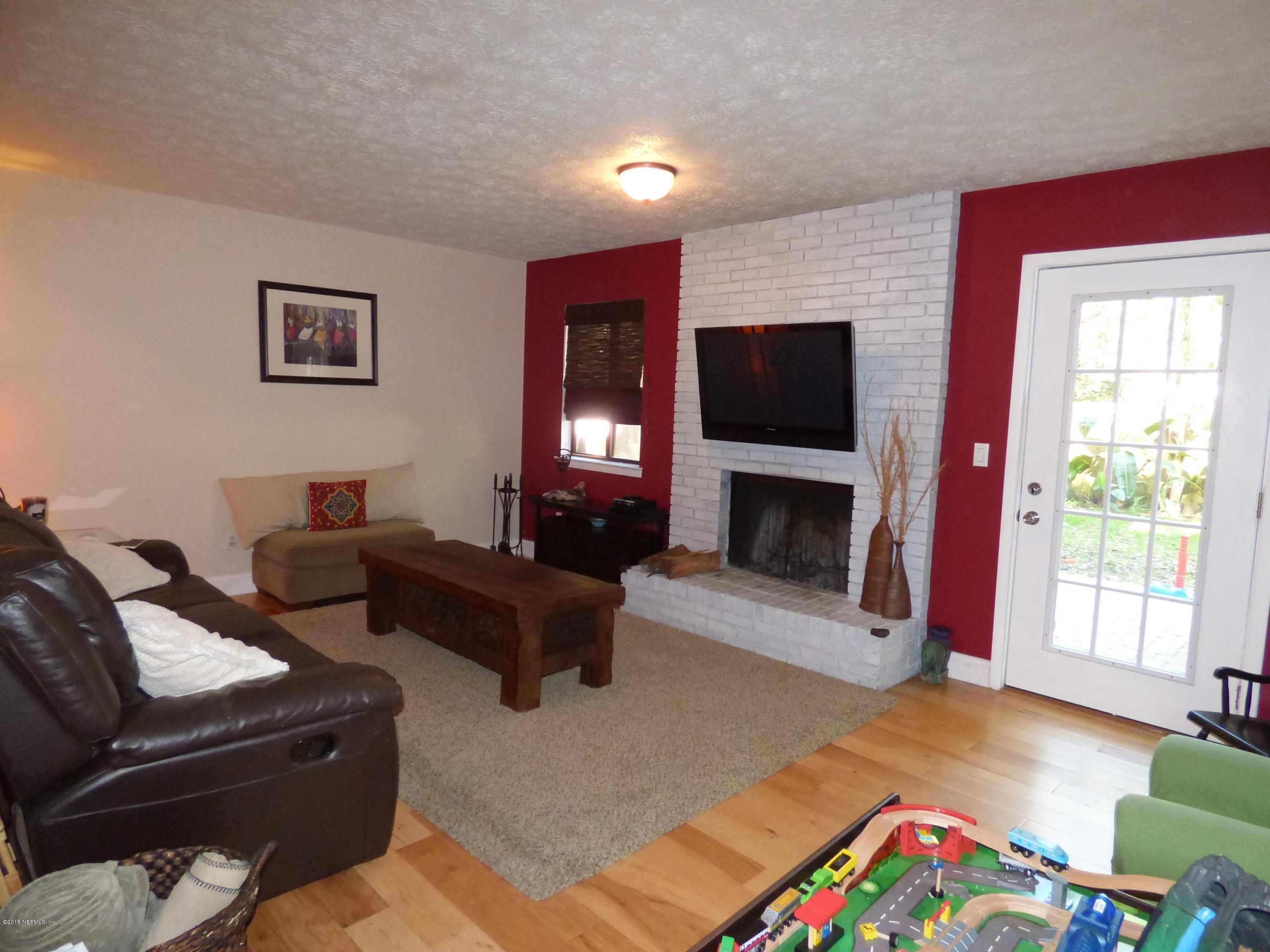 1916 Strickland Road Neptune Beach, FL 32266 - Photo 9 of 23 Living Room
