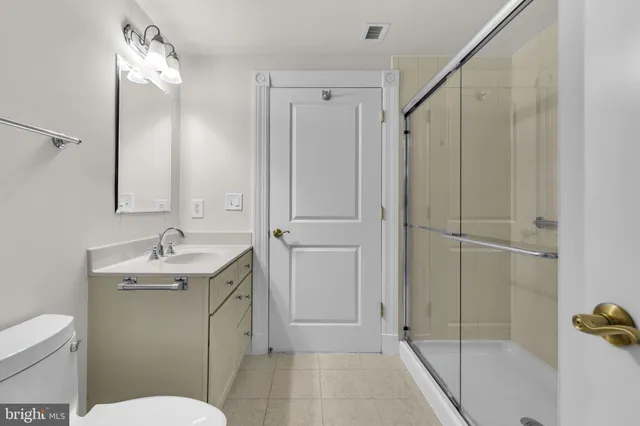 a close up view of a washer and dryer