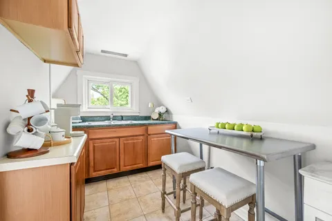 $529,000 | 1325 East Walnut Avenue, Des Plaines, IL 60016