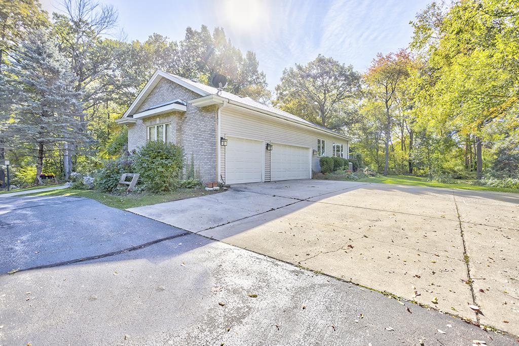 13161 12 Oaks Ridge Roscoe, IL 61073 - Photo 3 of 35 Gallery Image 3