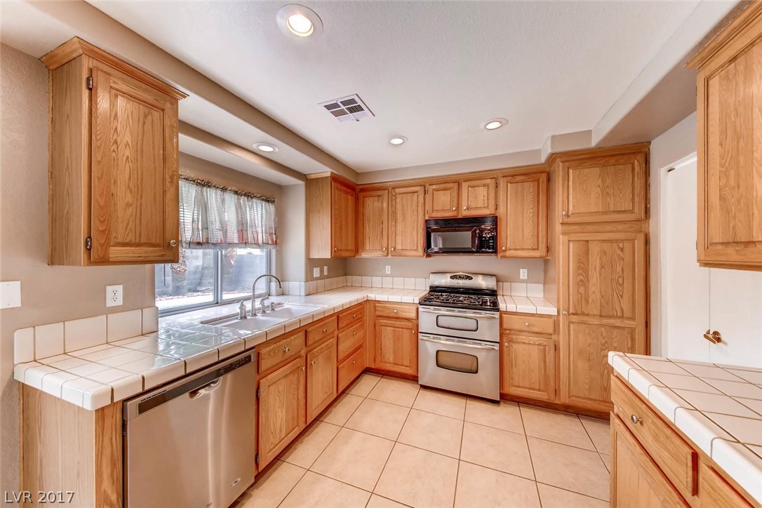 1708 Flat Ridge Road Henderson, NV 89014 - Photo 8 of 28