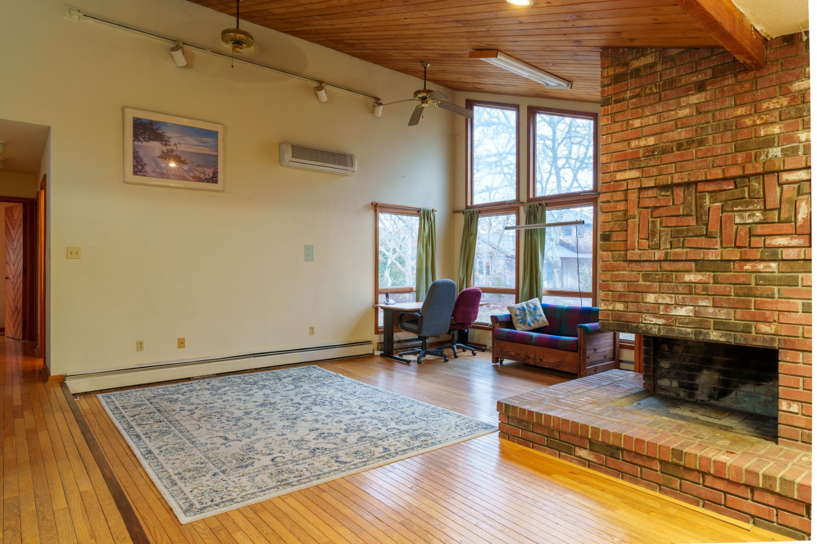 21 Llewellyn Way Edgartown, MA 02539 - Photo 14 of 34 a living room with furniture and a fireplace