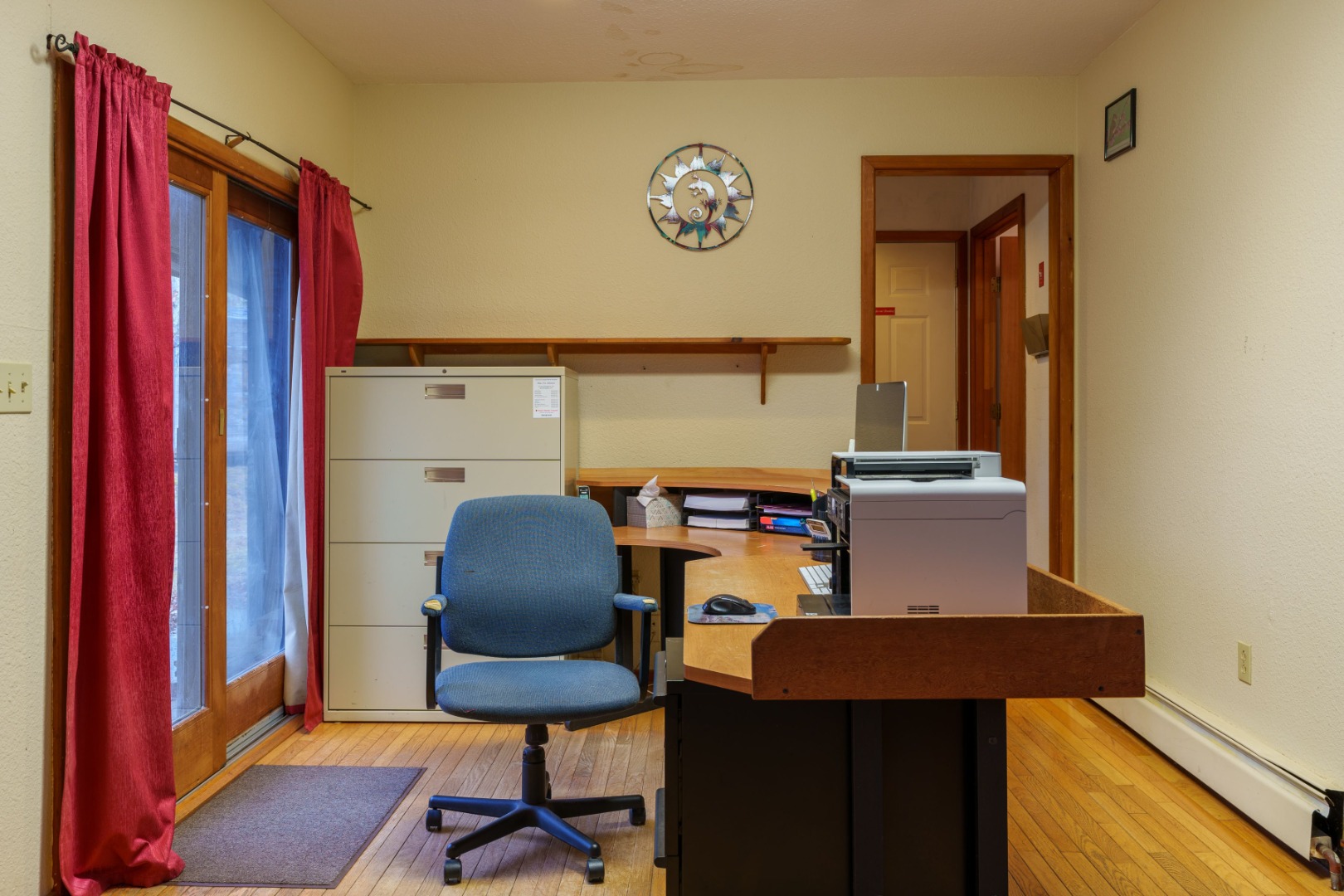 21 Llewellyn Way Edgartown, MA 02539 - Photo 17 of 34 a workspace with furniture and a window