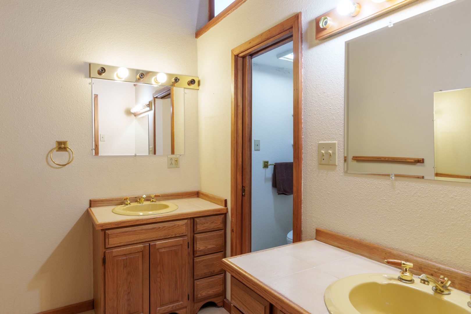21 Llewellyn Way Edgartown, MA 02539 - Photo 22 of 34 a bathroom with a sink vanity and a mirror