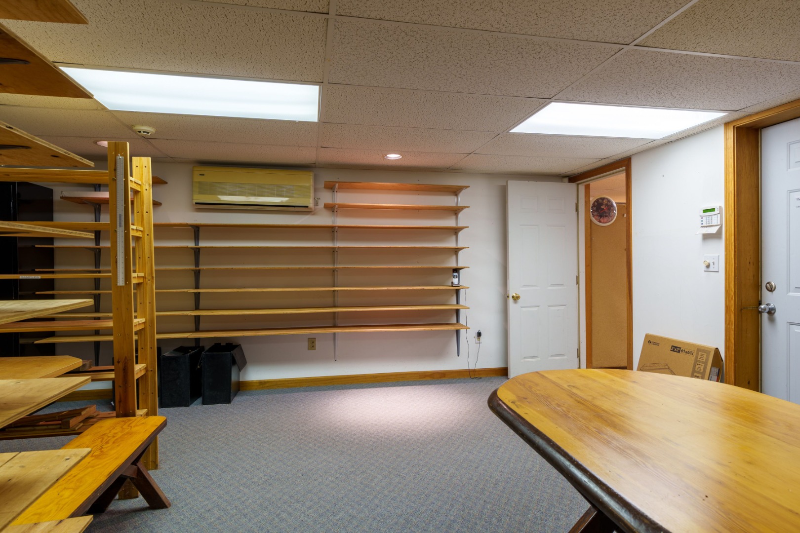 21 Llewellyn Way Edgartown, MA 02539 - Photo 28 of 34 a view of room with furniture and a ceiling fan