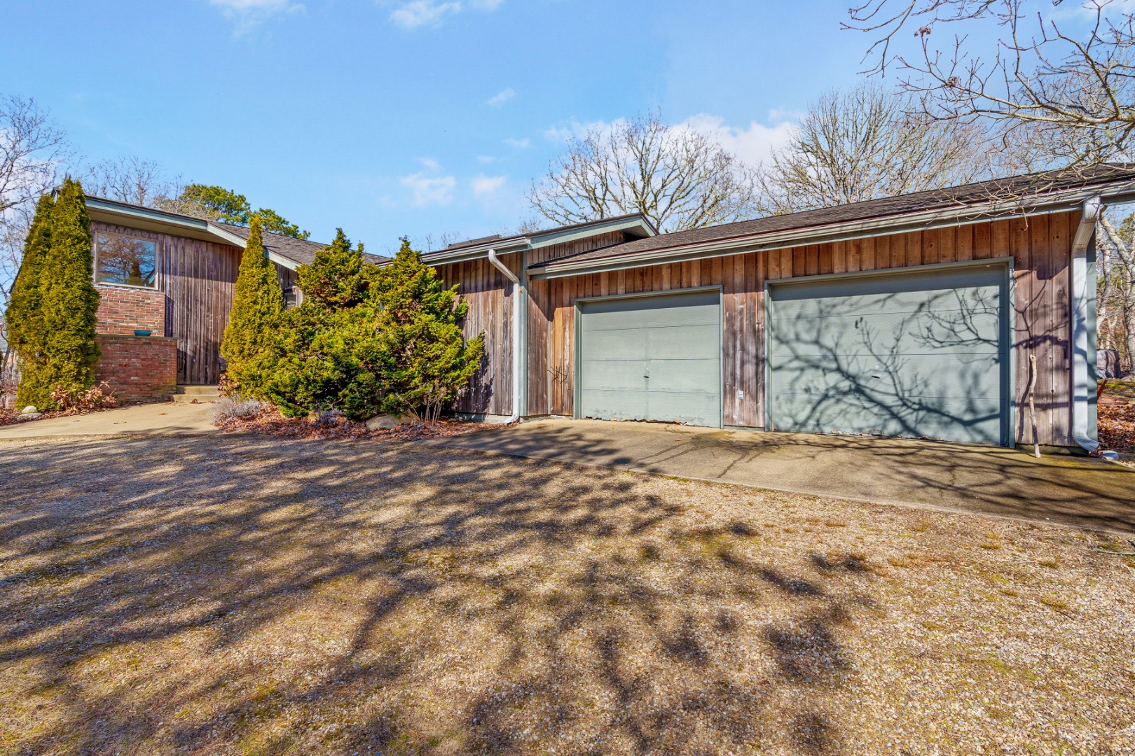 21 Llewellyn Way Edgartown, MA 02539 - Photo 4 of 34 a front view of a house with a yard and garage