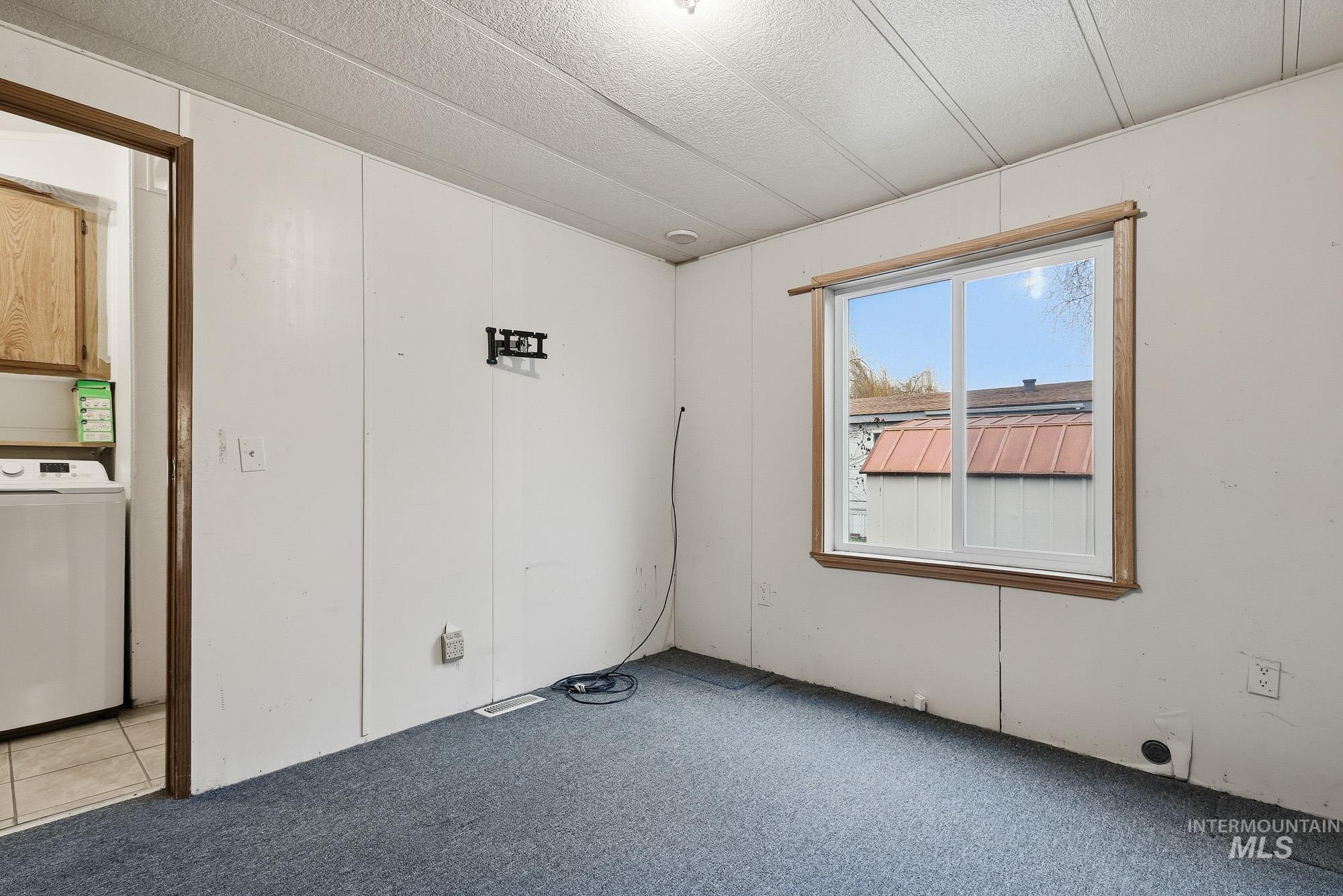 5200 Midway, Unit TRIR 20 Caldwell, ID 83607 - Photo 17 of 31 Carpeted spare room with washer / dryer and a textured ceiling