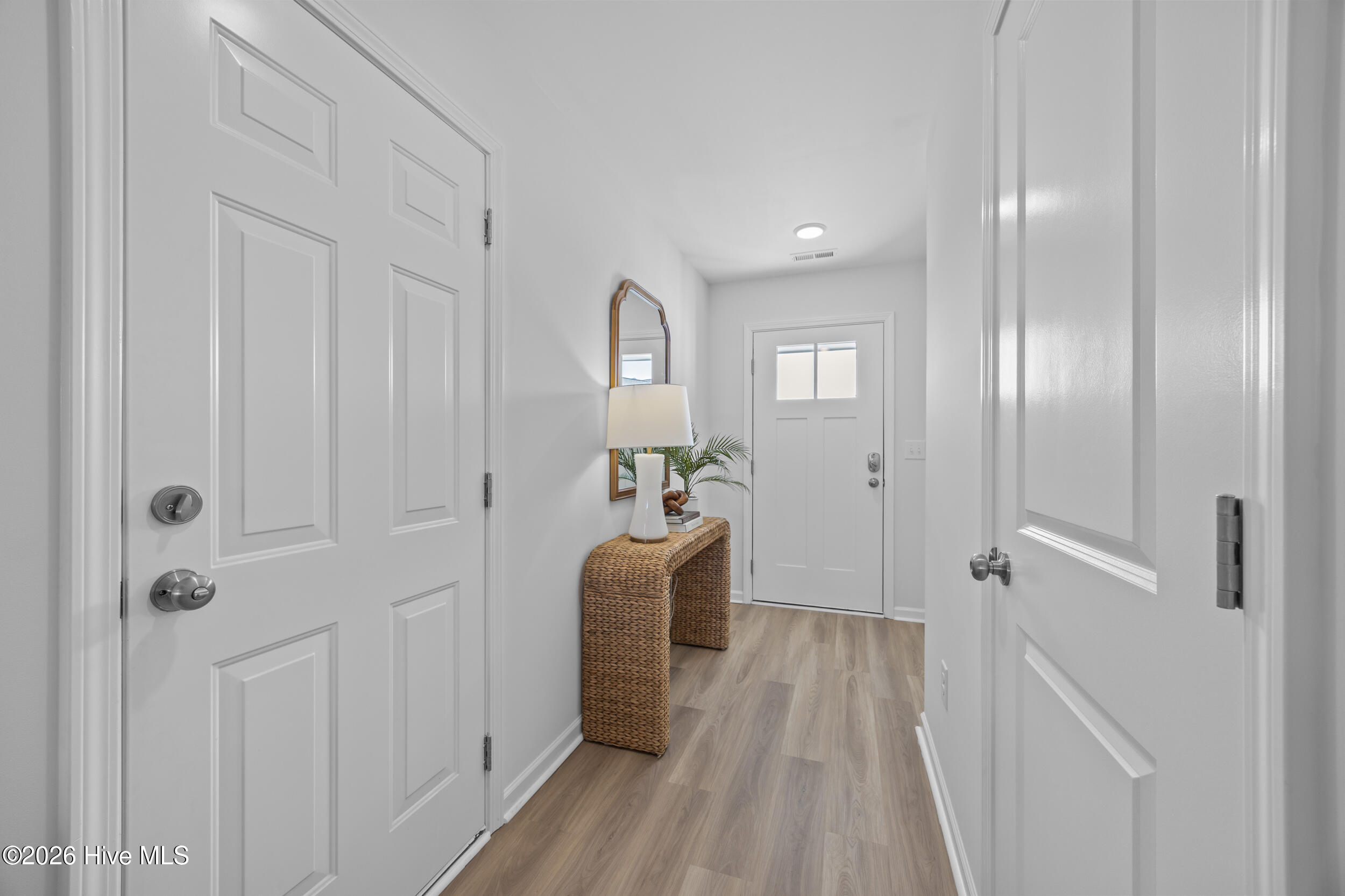 16 West Pioneer Way, Unit 130 Hampstead, NC 28443 - Photo 10 of 36 9_foyer