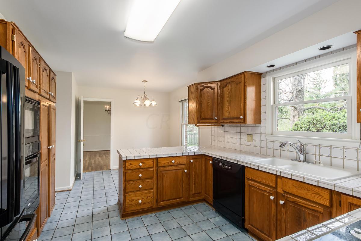 1308 Castleton Road North Columbus, OH 43220 - Photo 11 of 26