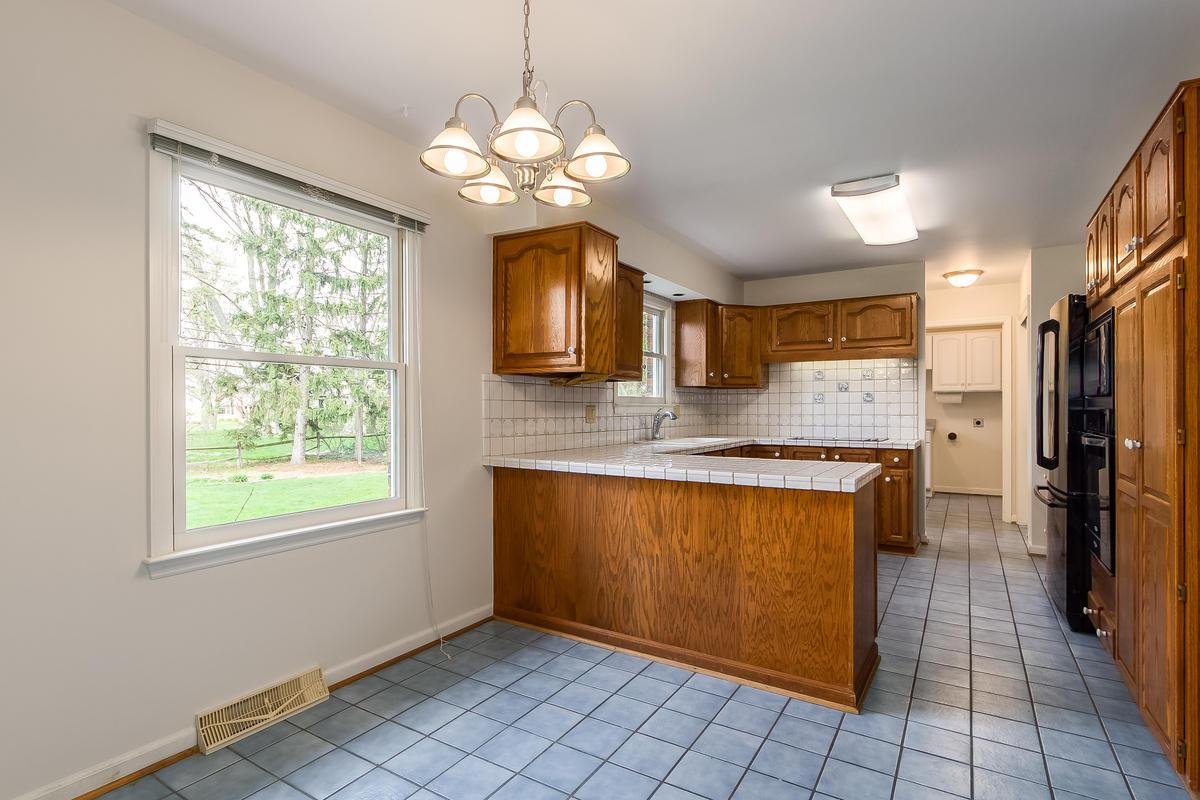 1308 Castleton Road North Columbus, OH 43220 - Photo 8 of 26