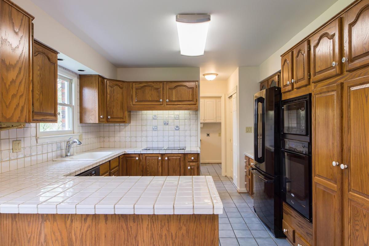 1308 Castleton Road North Columbus, OH 43220 - Photo 9 of 26