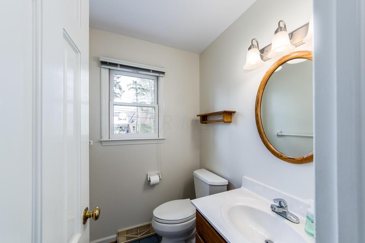 1308 Castleton Road North Columbus, OH 43220 - Photo 10 of 26