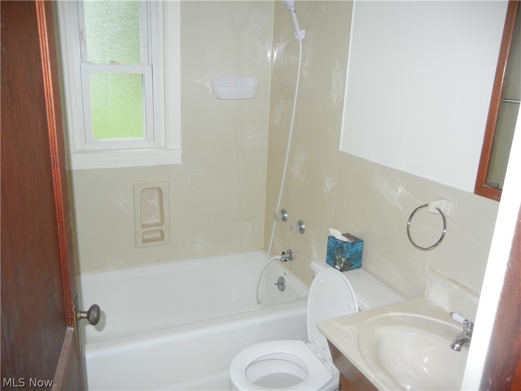 3084 Mayfair Road Akron, OH 44312 - Photo 9 of 21