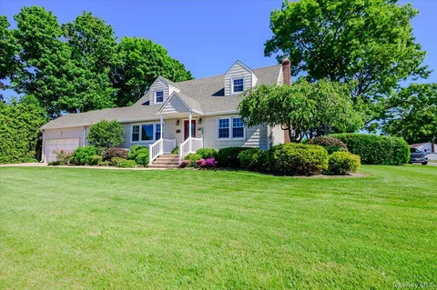 $700,000 | 1401 Herzel Boulevard, West Babylon, NY 11704
