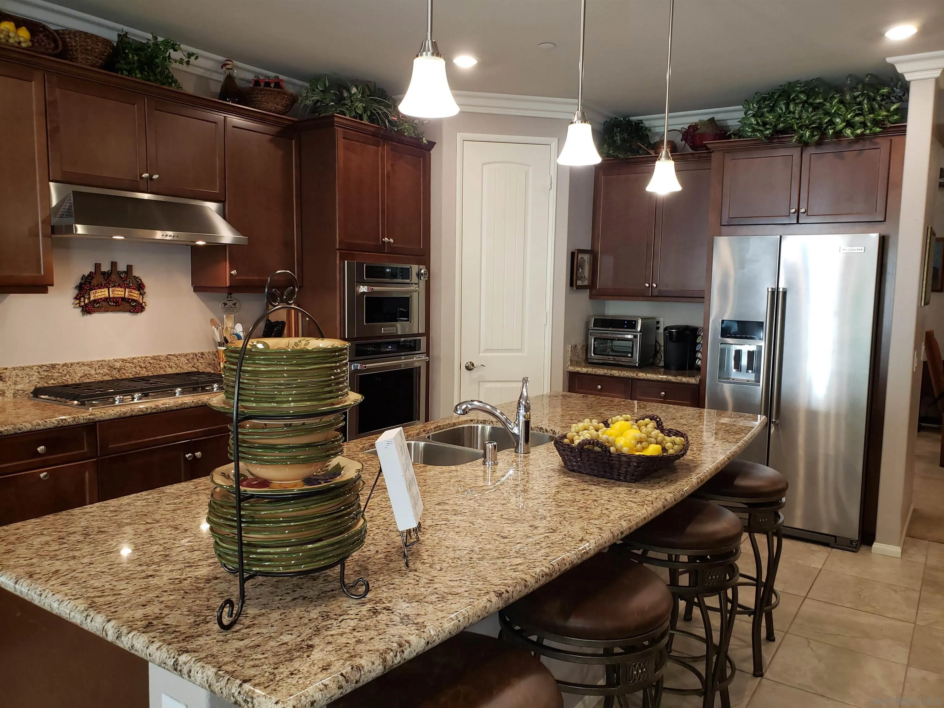 1624 Paseo Diamonte Hemet, CA 92545 - Photo 10 of 35 a kitchen with refrigerator and cabinets
