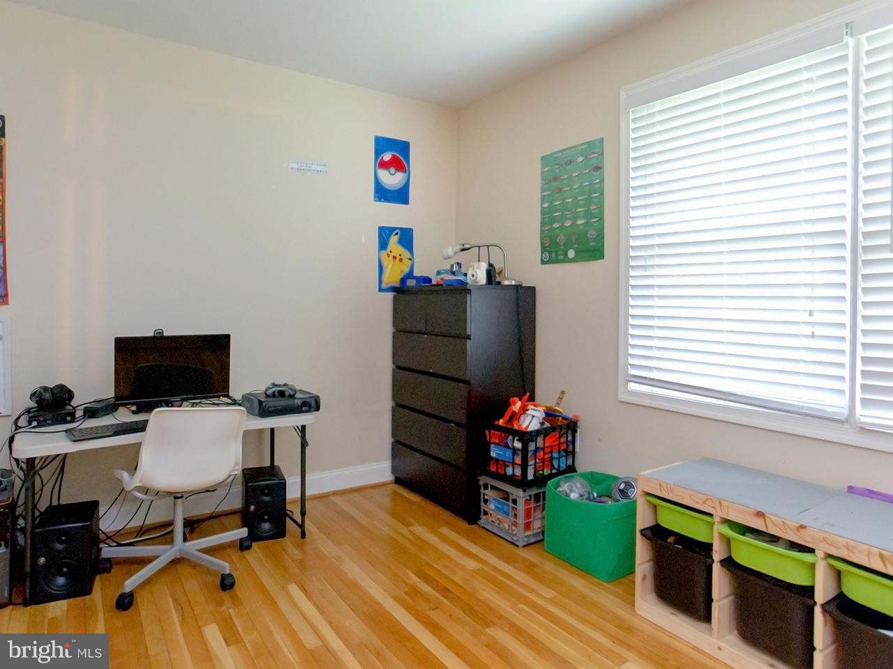 17521 Troyer Road Monkton, MD 21111 - Photo 14 of 29 a workspace with furniture and a window