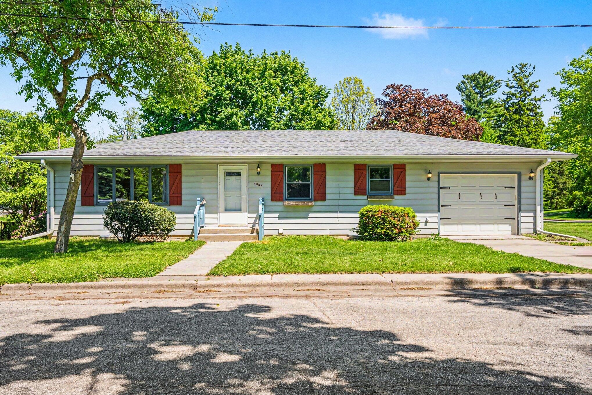 1007 H Street La Porte, IN 46350 - Photo 1 of 12 2038x1359