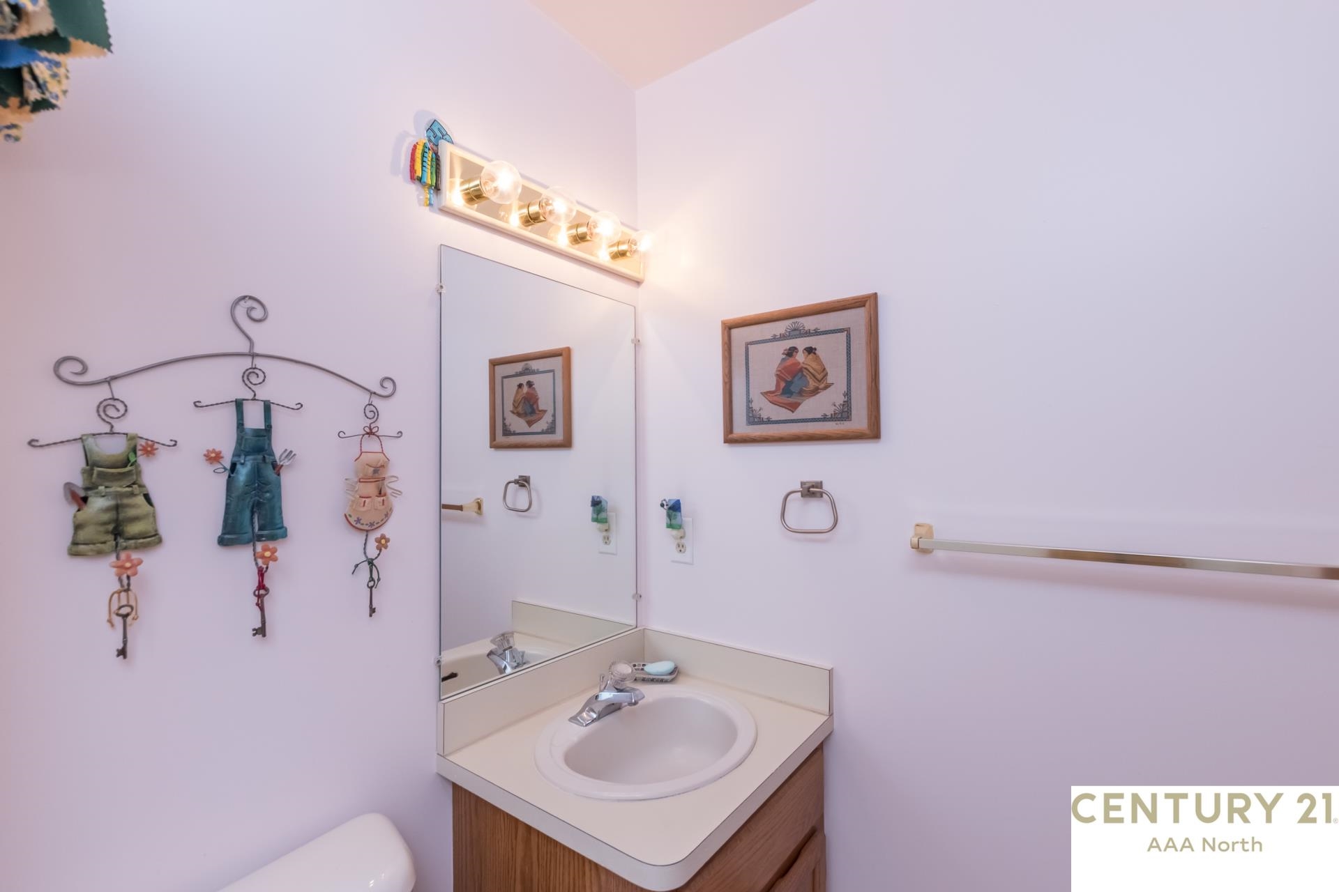 2327 Rochelle Park Drive Rochester, MI 48309 - Photo 39 of 58 50146531-304a41f8-c77b-43ed-be74-64bbb0d87e60.JPG