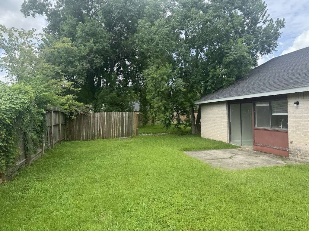22706 Hawkwood Drive Spring, TX 77373 - Photo 10 of 10 a view of a backyard with a garden