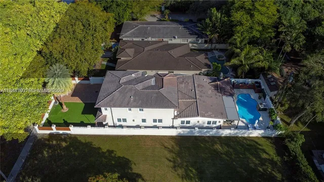 $3,650,000 | 5320 Sunset Drive, Miami, FL 33143