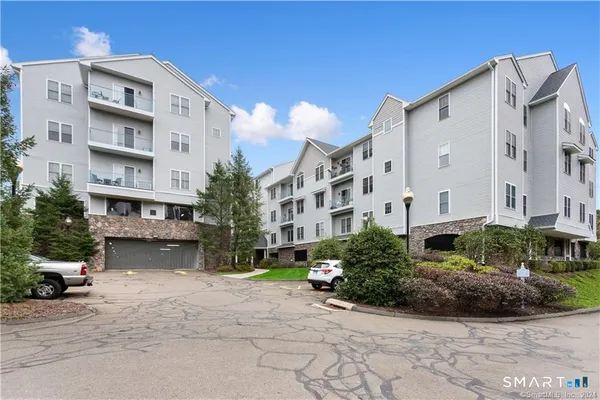 $3,075 | 105 Richards Avenue, Unit 1305, Norwalk, CT 06854