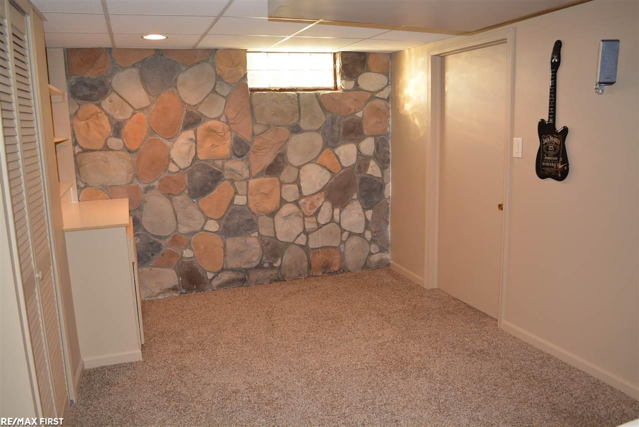 22348 Hayes Avenue Eastpointe, MI 48021 - Photo 24 of 39 31324551-23.JPG