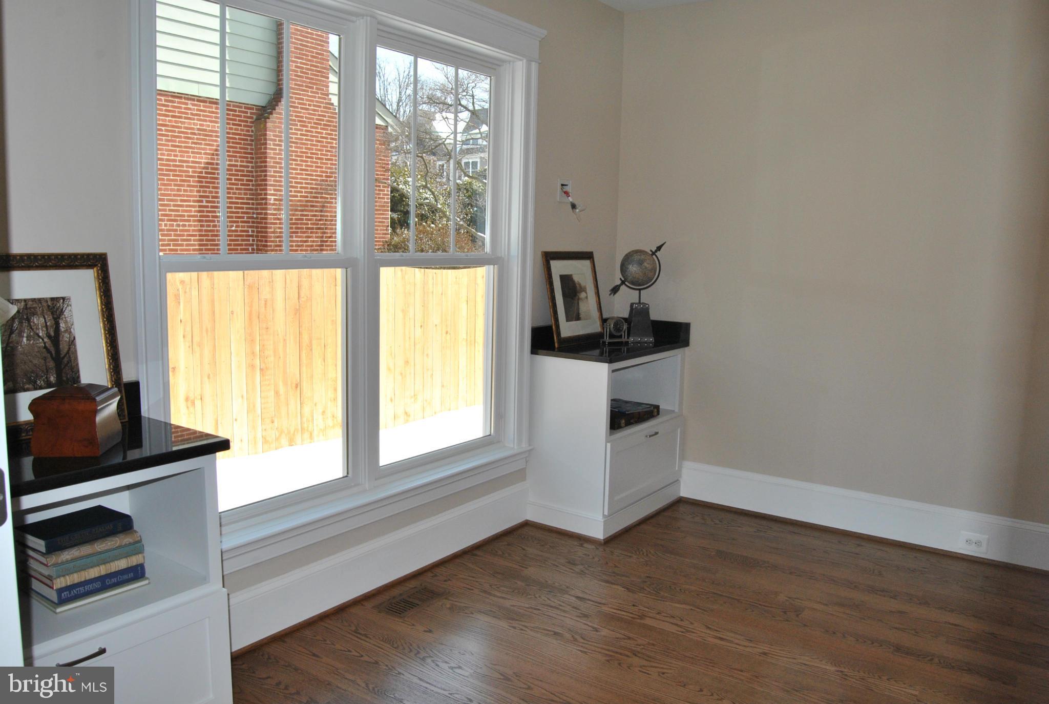 6587 Little Falls Road Arlington, VA 22213 - Photo 10 of 30 Interior (General)