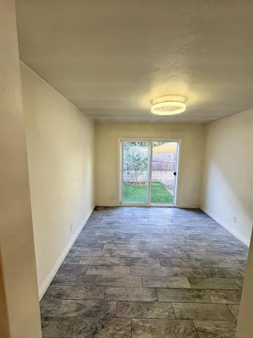 a view of empty room with window