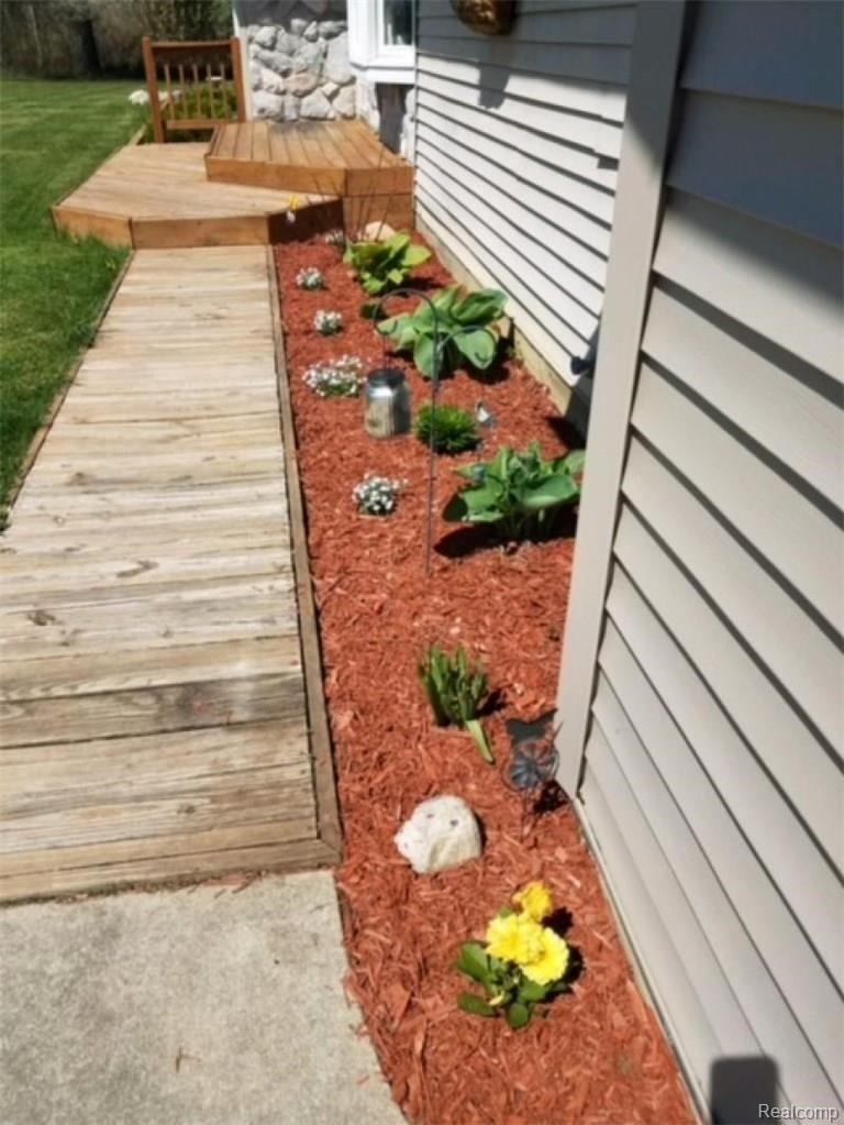 6541 Severance Road Cass City, MI 48726 - Photo 4 of 25 More of the professional landscaping