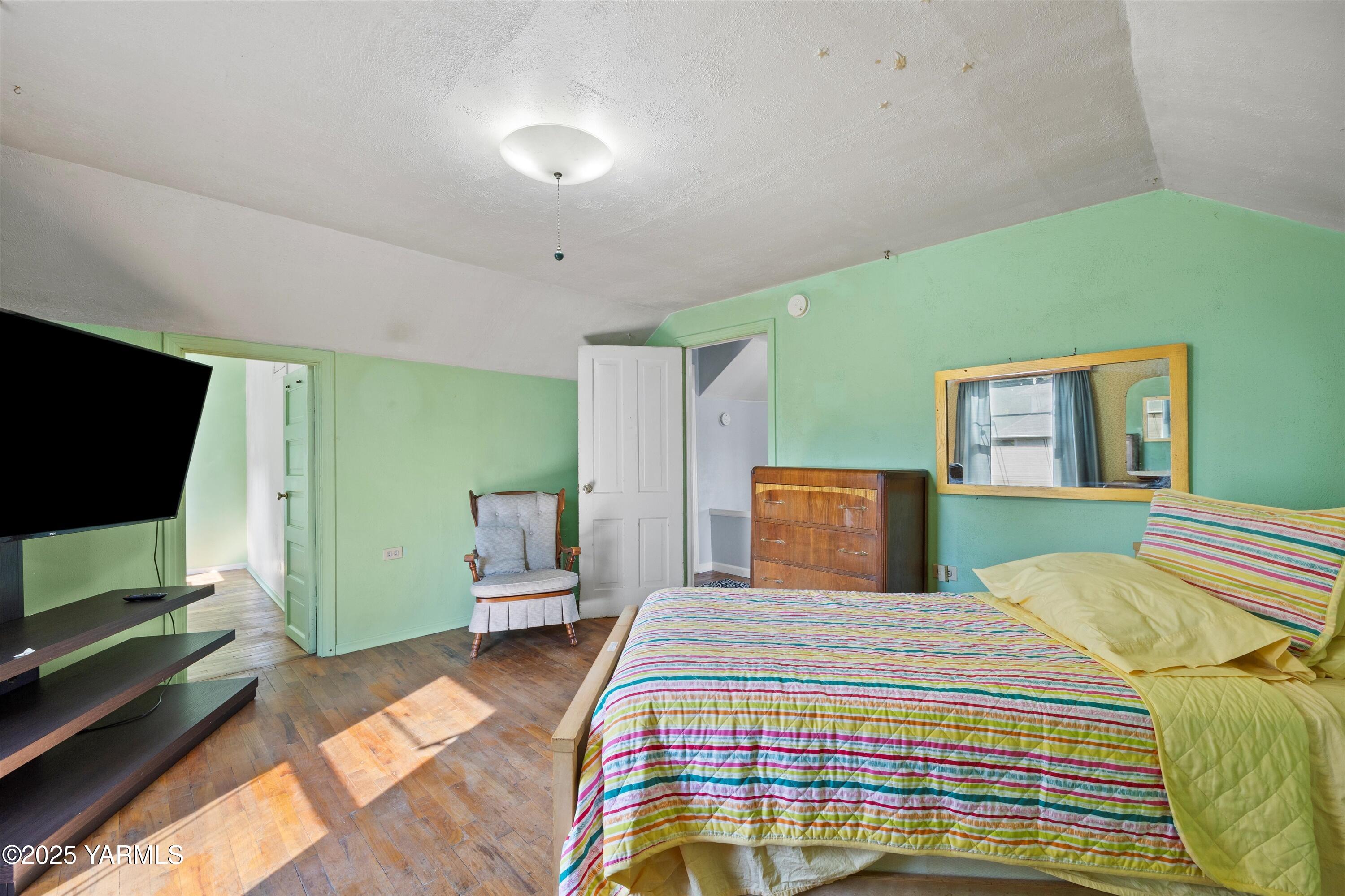 305 South 9th Street Yakima, WA 98901 - Photo 13 of 43 a bedroom with a bed and flat screen tv