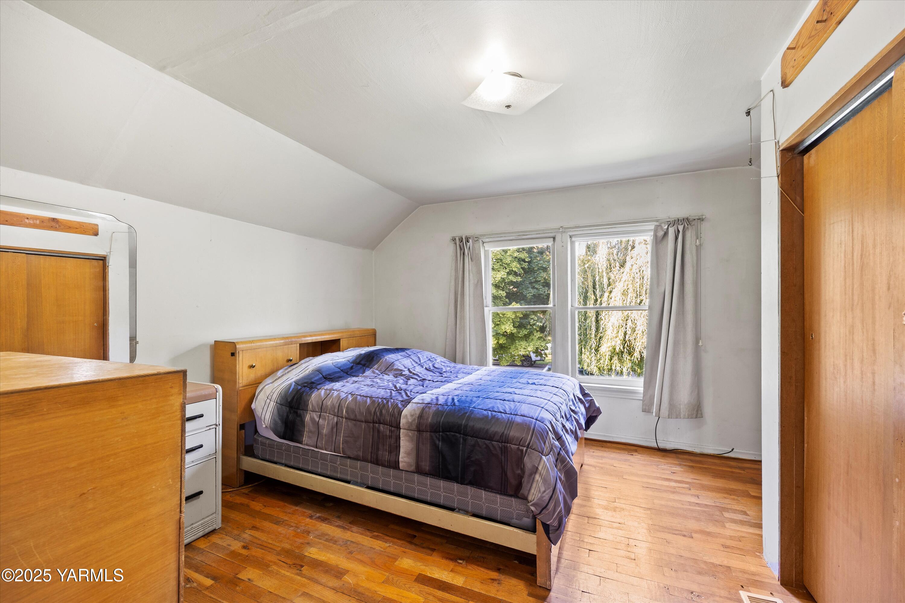 305 South 9th Street Yakima, WA 98901 - Photo 15 of 43 a bed sitting in a bedroom next to a window