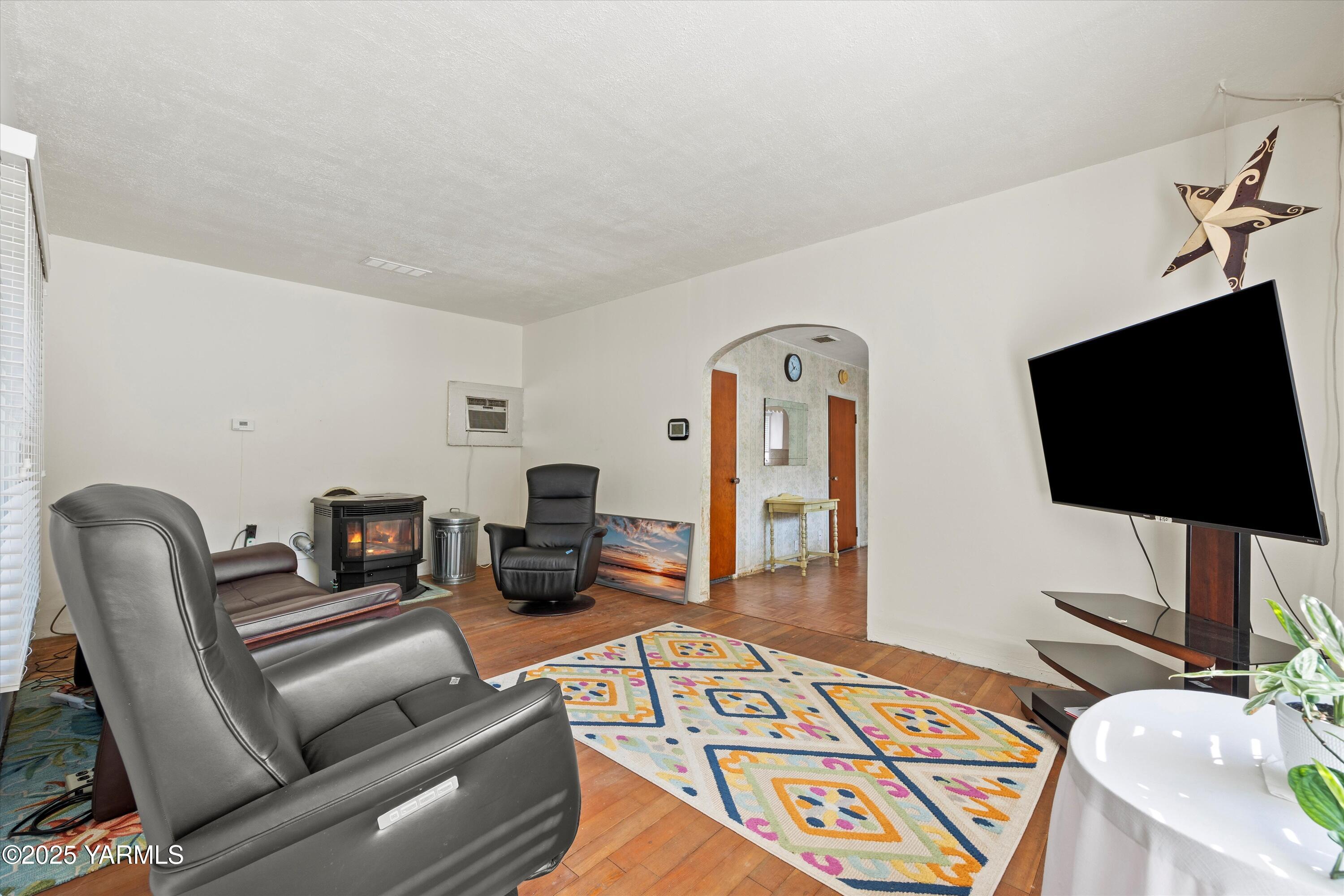 305 South 9th Street Yakima, WA 98901 - Photo 17 of 43 a living room with furniture and a flat screen tv