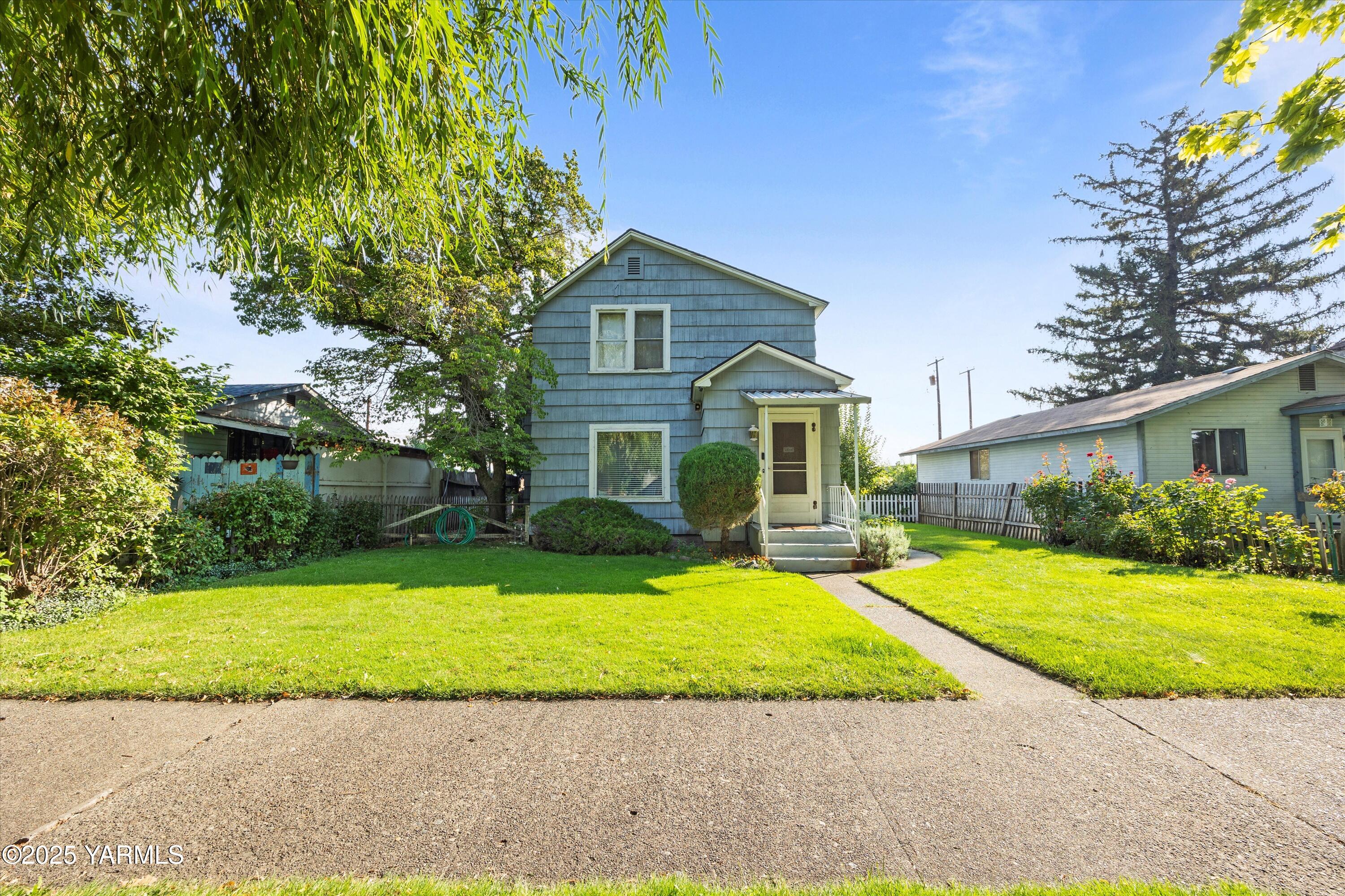305 South 9th Street Yakima, WA 98901 - Photo 2 of 43 a front view of a house with a yard and garage