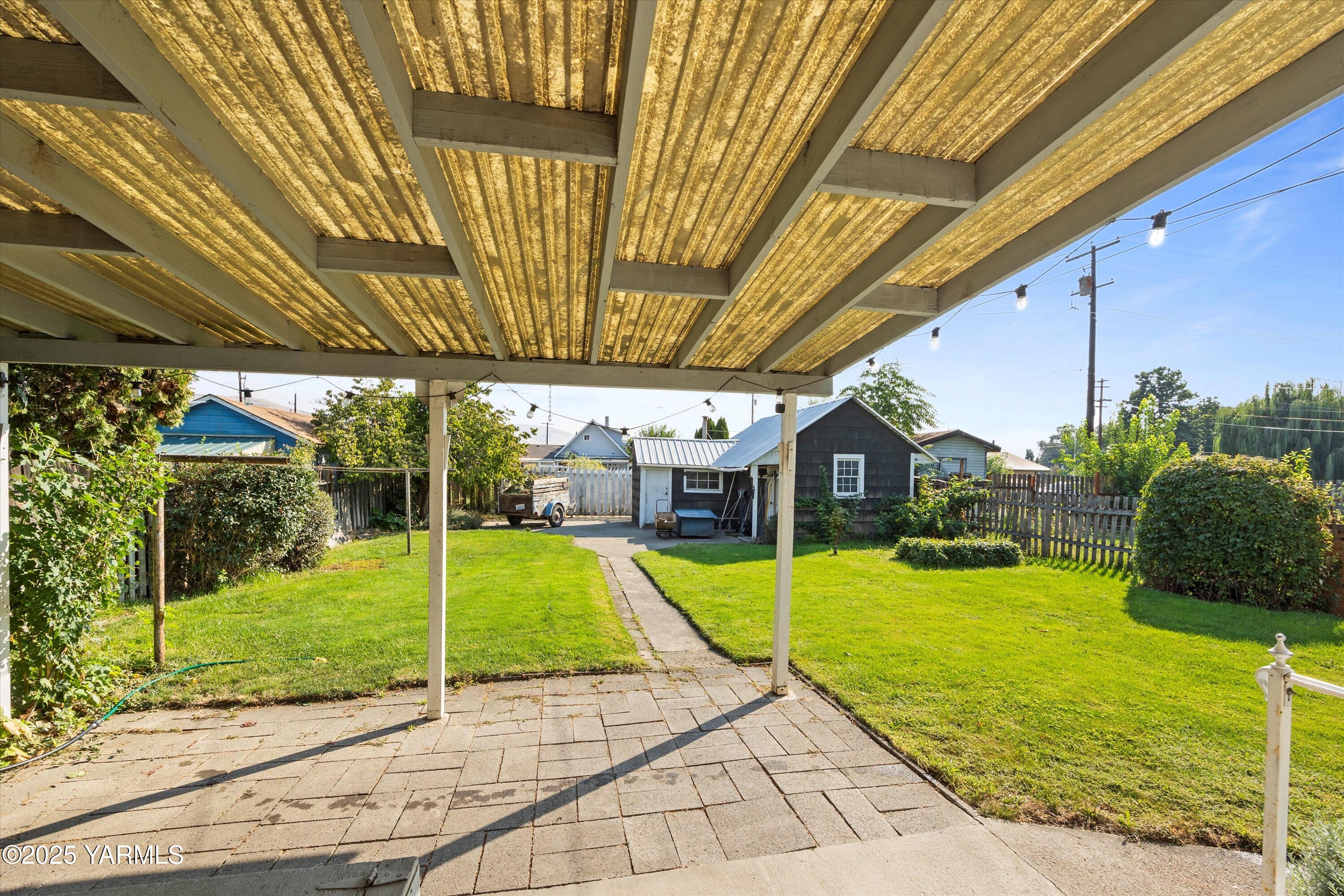 305 South 9th Street Yakima, WA 98901 - Photo 35 of 43 a view of a backyard with swimming pool