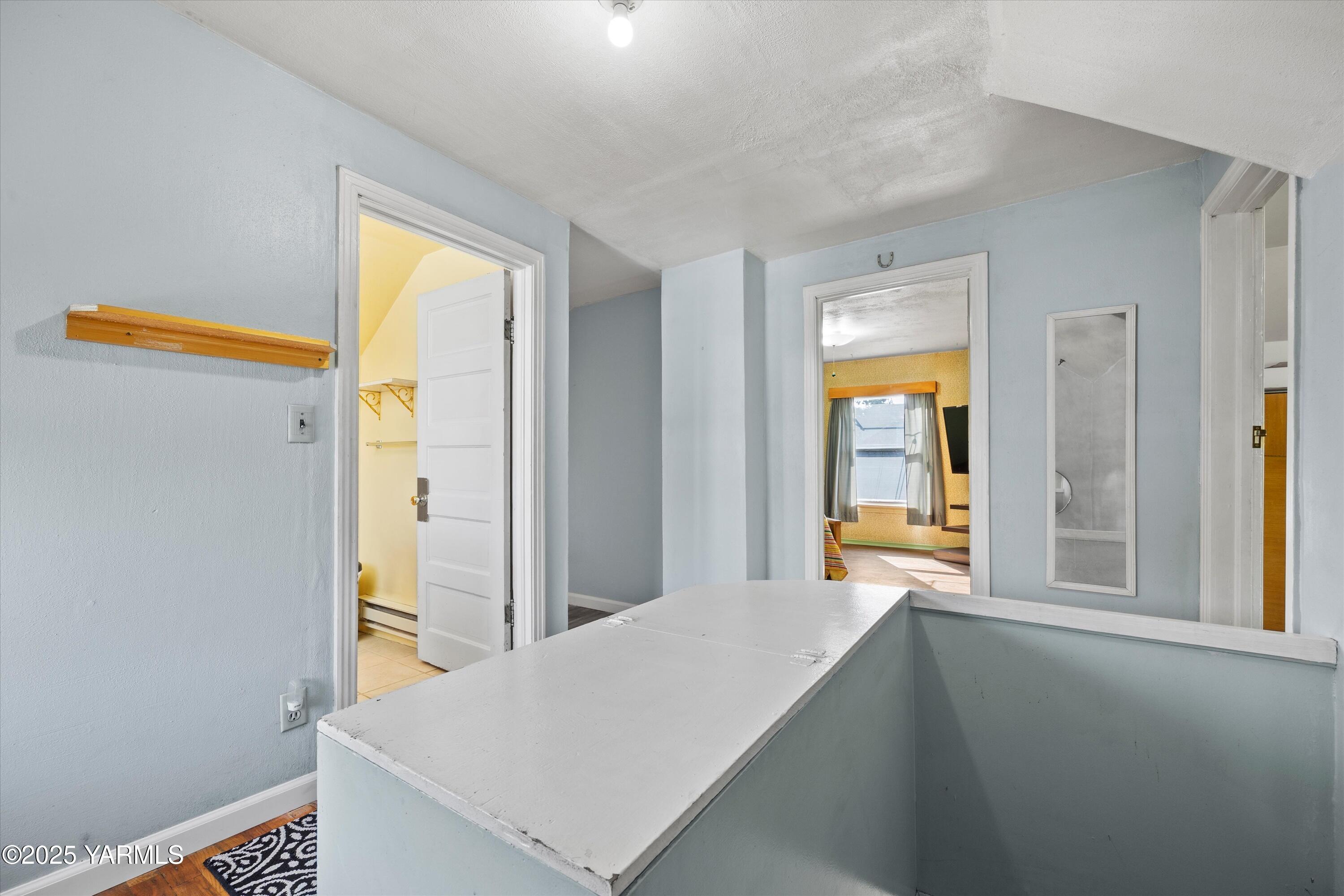 305 South 9th Street Yakima, WA 98901 - Photo 6 of 43 a view of an empty room and window