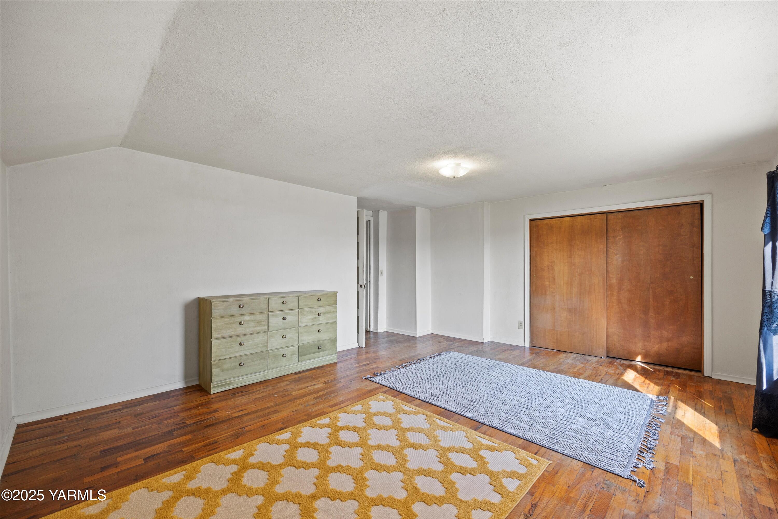 305 South 9th Street Yakima, WA 98901 - Photo 10 of 43 a view of an empty room and window