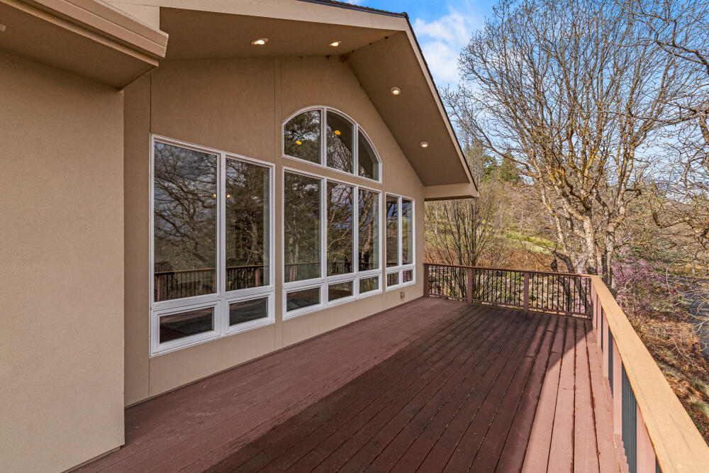 6586 Cooper's Hawk Road Klamath Falls, OR 97601 - Photo 54 of 68 a view of a house with a large window